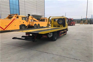 昭苏非事故拖车